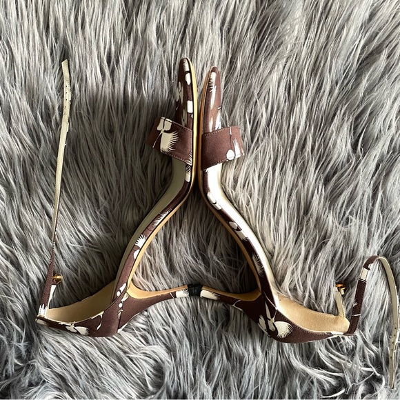 GUCCI orchid print ankle strap heels - Picture 15 of 15